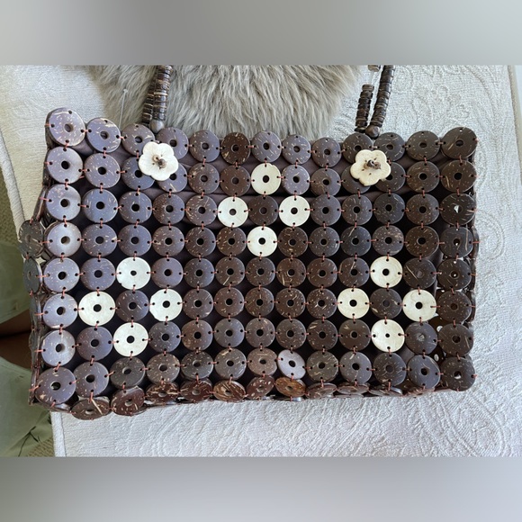 Handmade Coconut Shell Brown Island Fashion Handbag - Picture 5 of 5